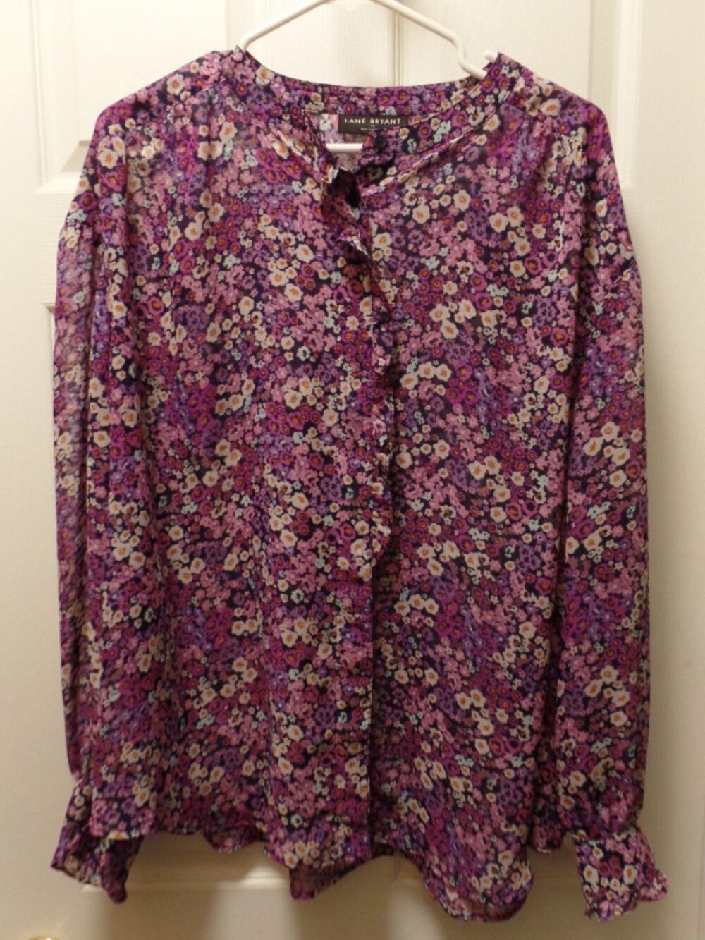 NWoT Lane Bryant 20 2X Ditsy Floral Hidden Button Ruffle Front & Sleeves Blouse